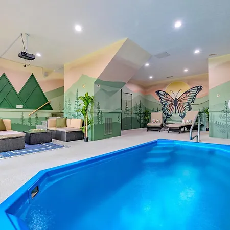 Luxurious Zen Cabin With Private Indoor Pool, Arcade, Hot Tub, Arcade, Bbq & Movie Projector